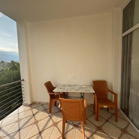 Marina Kvariati Extérieur photo